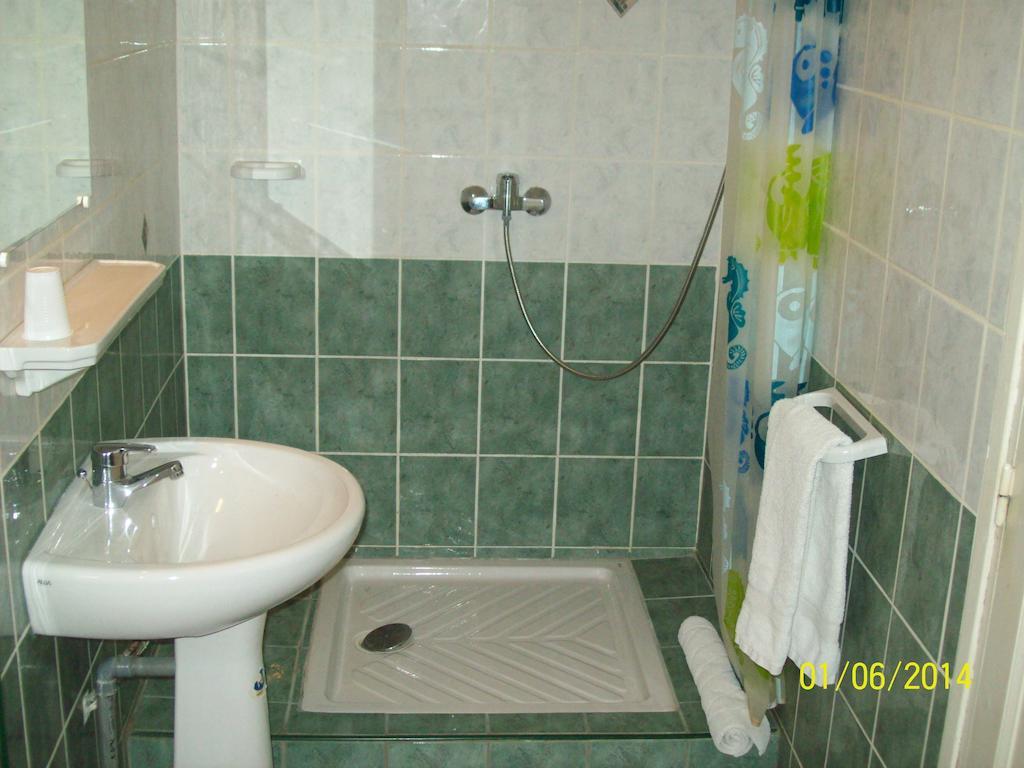 Hôtel Le Relais Des Blaches à Pierrelatte Chambre photo